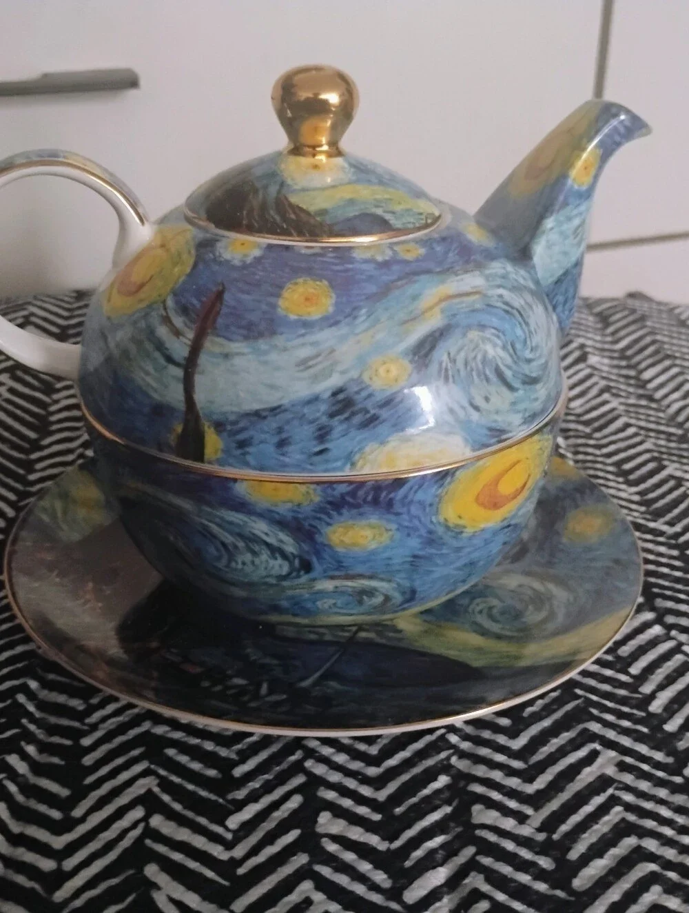 NWOT-13 oz Porcelain Tea Set